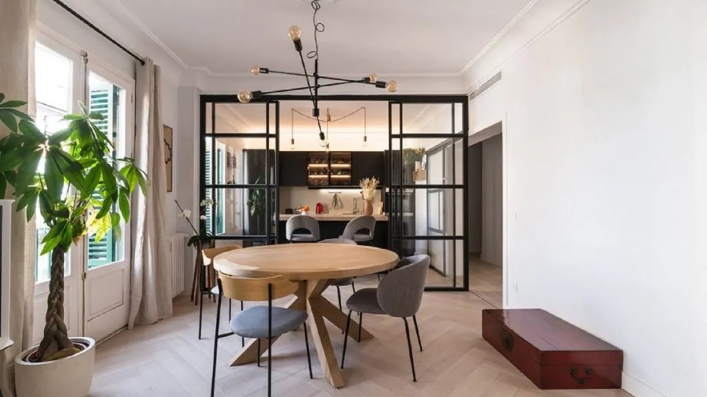 Puertas correderas de cristal para ahorrar espacio y separar&nbsp;ambientes