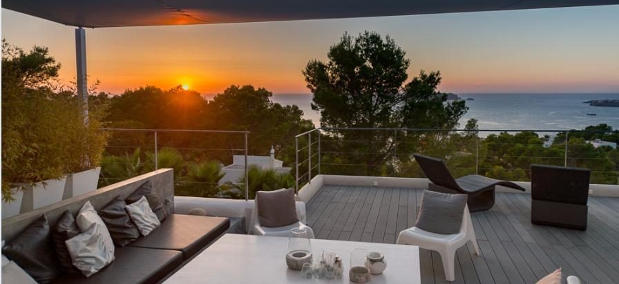 Can Cloe: una villa de ensueño que se funde con el mar Mediterráneo en&nbsp;Ibiza